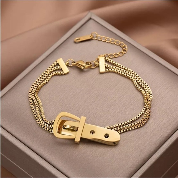 ✨NEW Gold Buckle Triple Chain Bracelet - Picture 3 of 10